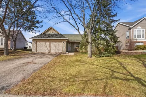 2124 Baldwin Ln, Hanover Park, IL 60133