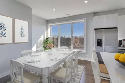 Dining - 313 E 60th St #4, Chicago, IL 60637 photo 1 of 2