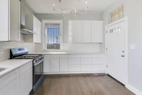 Kitchen - 313 E 60th St #4, Chicago, IL 60637 photo 2 of 4