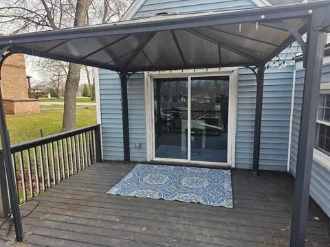 Exterior - 205 Cornwall Dr, Crete, IL 60417 photo 5 of 6