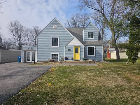 205 Cornwall Dr, Crete, IL 60417