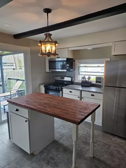 Kitchen - 205 Cornwall Dr, Crete, IL 60417 photo 2 of 3