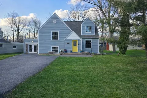 205 Cornwall Dr, Crete, IL 60417