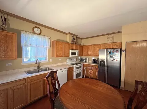 Kitchen - 752 S Parkside Dr, Round Lake, IL 60073 photo 2 of 2