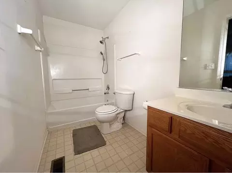Bath - 752 S Parkside Dr, Round Lake, IL 60073 photo 2 of 4