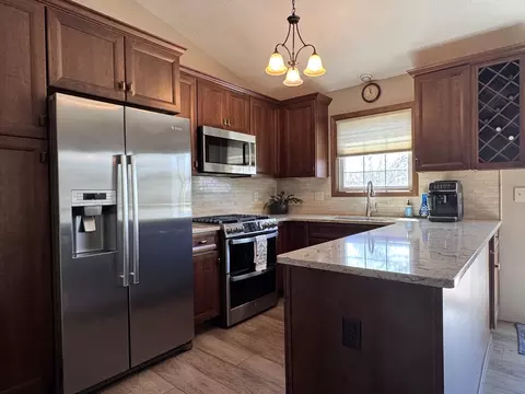 Kitchen - 2723 Arrowhead Dr, Bloomington, IL 61704 photo 4 of 5