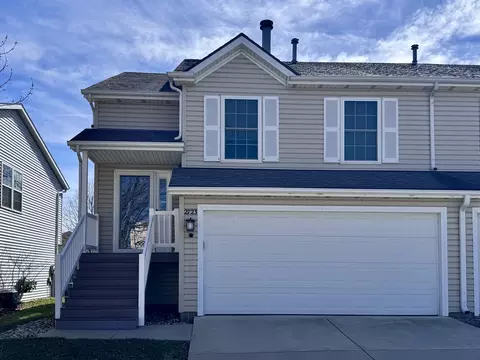 Exterior - 2723 Arrowhead Dr, Bloomington, IL 61704 photo 2 of 5