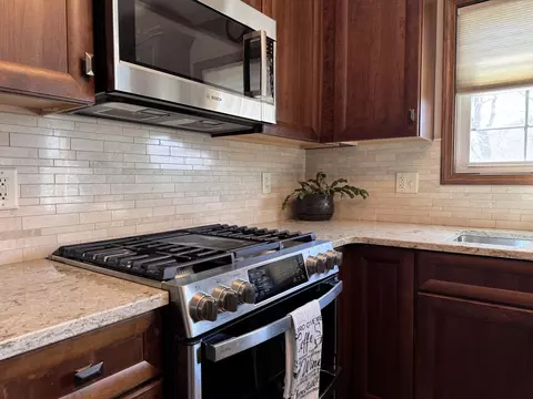 Kitchen - 2723 Arrowhead Dr, Bloomington, IL 61704 photo 2 of 5