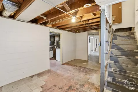Entry Way - 1055 S 4th Ave, Kankakee, IL 60901 photo 1 of 1