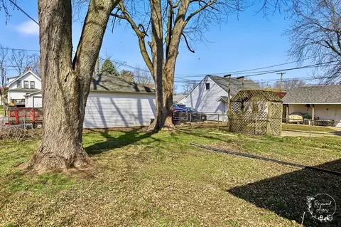Exterior - 1055 S 4th Ave, Kankakee, IL 60901 photo 2 of 5