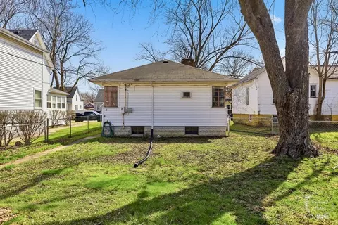 Exterior - 1055 S 4th Ave, Kankakee, IL 60901 photo 3 of 5