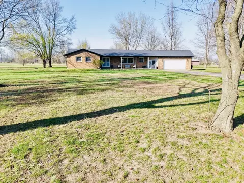 13975 Leisure Ln, Benton, IL 62812