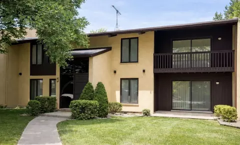 1050 Holbrook Rd #I, Homewood, IL 60430