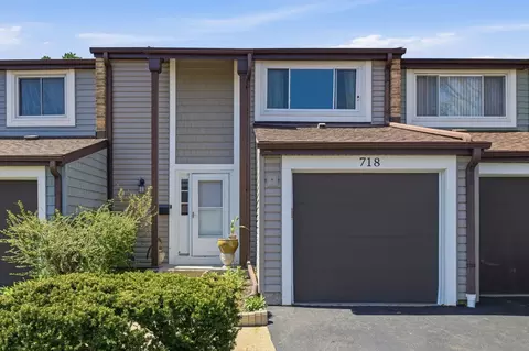 718 Clearwater Ct, Wheeling, IL 60090