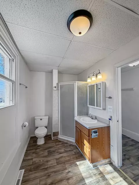 Bath - 1415 S Walnut Ave, Freeport, IL 61032 photo 1 of 4