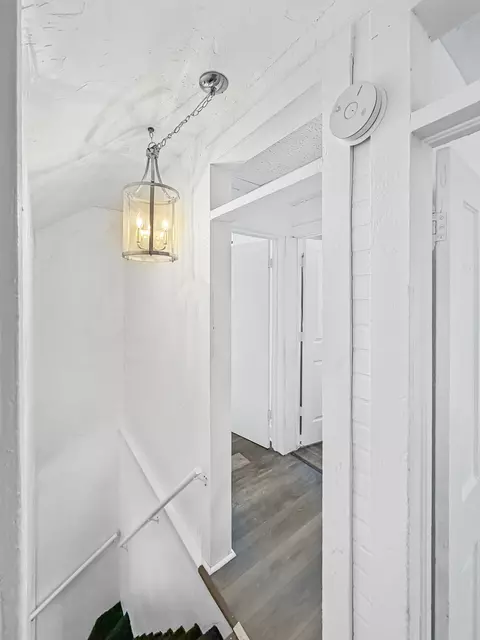 Entry Way - 1415 S Walnut Ave, Freeport, IL 61032 photo 2 of 2