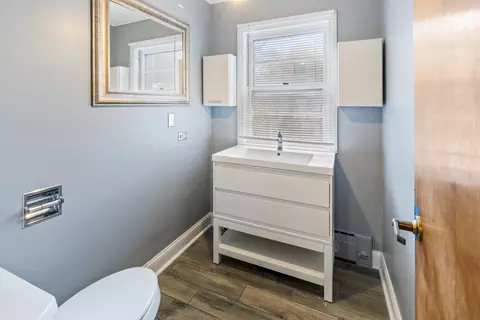 Bath - 853 Orange St, Elgin, IL 60123 photo 2 of 3