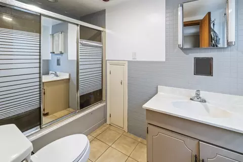 Bath - 853 Orange St, Elgin, IL 60123 photo 1 of 3
