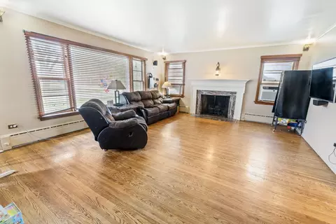 Living - 853 Orange St, Elgin, IL 60123 photo 2 of 2