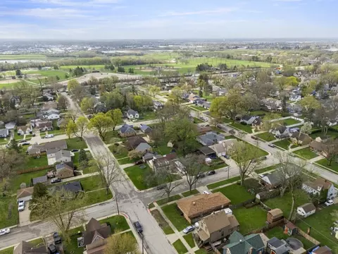 View/Area - 853 Orange St, Elgin, IL 60123 photo 2 of 3