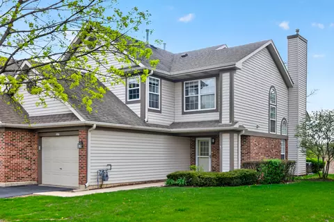 1760 Nature Ct, Schaumburg, IL 60193