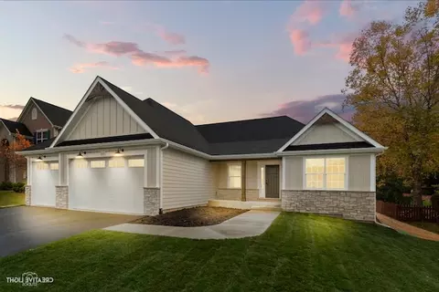 909 Bainbridge Ct, Sandwich, IL 60548