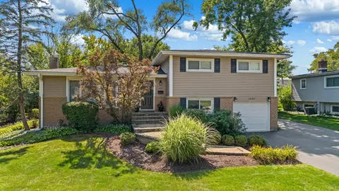 1327 Central Ave, Deerfield, IL 60015