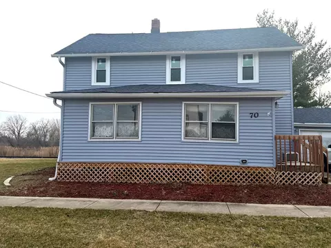 70 Railroad St, Gilberts, IL 60136