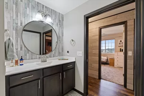 Bath - 340 E Franklin St #202, Eldridge, IA 52748 photo 3 of 3