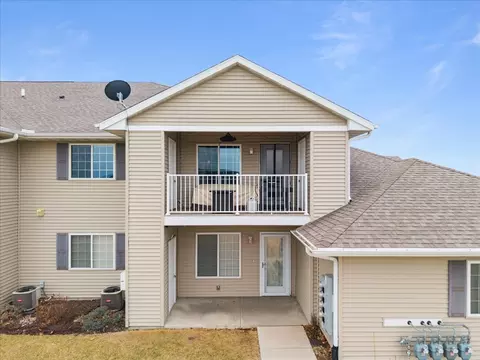 Exterior - 340 E Franklin St #202, Eldridge, IA 52748 photo 2 of 4