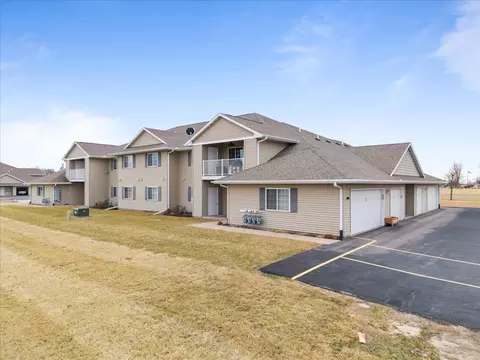 Exterior - 340 E Franklin St #202, Eldridge, IA 52748 photo 1 of 4