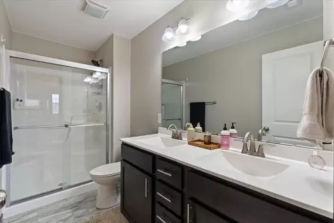 Bath - 340 E Franklin St #202, Eldridge, IA 52748 photo 1 of 3