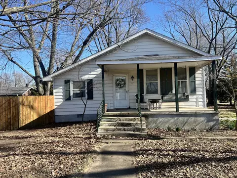 207 SW 6th St, Atlanta, IL 61723