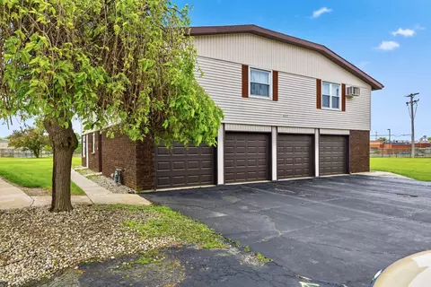 460 W John Casey Rd, Bourbonnais, IL 60914