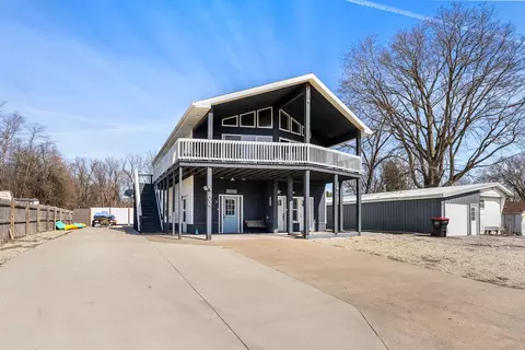 203 Railroad St, New Boston, IL 61272