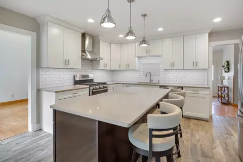 Kitchen - 550 Hackberry Rd, Frankfort, IL 60423 photo 3 of 4