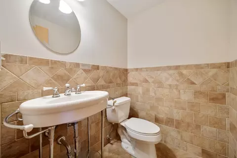 Bath - 550 Hackberry Rd, Frankfort, IL 60423 photo 4 of 4