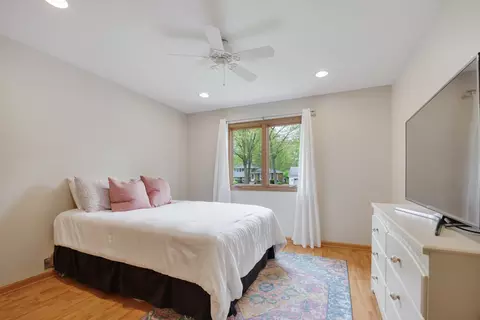 Bedroom - 550 Hackberry Rd, Frankfort, IL 60423 photo 5 of 5