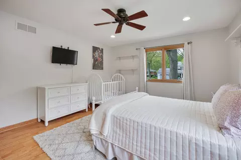 Bedroom - 550 Hackberry Rd, Frankfort, IL 60423 photo 4 of 5