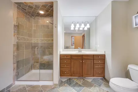 Bath - 550 Hackberry Rd, Frankfort, IL 60423 photo 2 of 4