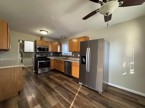 Kitchen - 7838 W 73rd Pl, Bridgeview, IL 60455 photo 3 of 5
