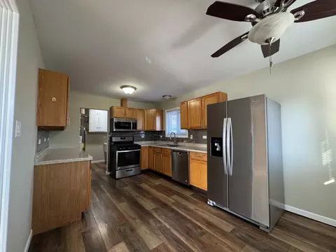 Kitchen - 7838 W 73rd Pl, Bridgeview, IL 60455 photo 4 of 5