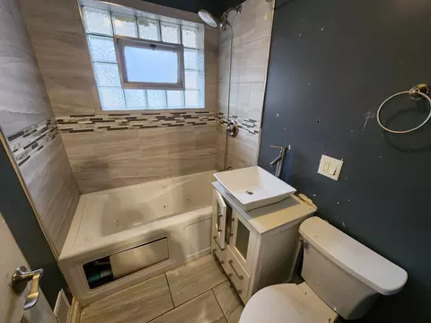 Bath - 143 E 119th St, Chicago, IL 60628 photo 1 of 1