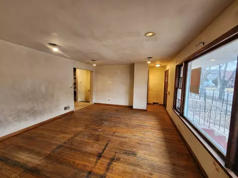 Living - 143 E 119th St, Chicago, IL 60628 photo 1 of 2