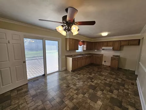 Kitchen - 14927 E Clearview Rd, Mount Vernon, IL 62864 photo 1 of 4