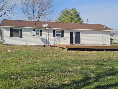 Exterior - 14927 E Clearview Rd, Mount Vernon, IL 62864 photo 5 of 7