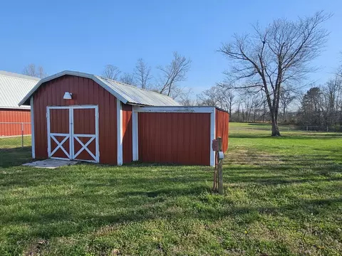 Exterior - 14927 E Clearview Rd, Mount Vernon, IL 62864 photo 4 of 7