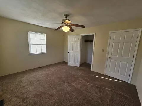 Bedroom - 14927 E Clearview Rd, Mount Vernon, IL 62864 photo 5 of 6