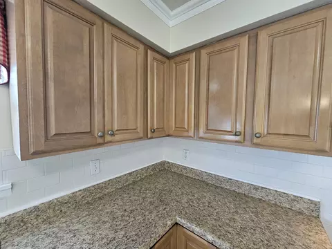 Kitchen - 14927 E Clearview Rd, Mount Vernon, IL 62864 photo 3 of 4