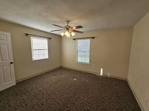 Bedroom - 14927 E Clearview Rd, Mount Vernon, IL 62864 photo 6 of 6